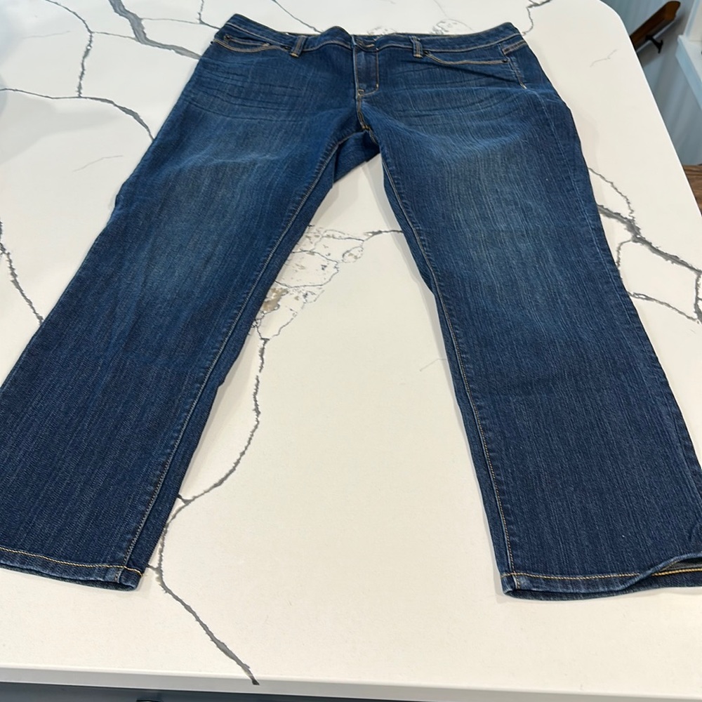 Ann Taylor Loft Modern Straight Crop Jean. Size 12. In medium wash.
